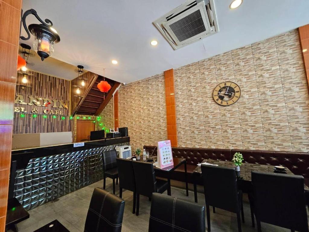 Baanpin Hotel Bangkok Exterior photo